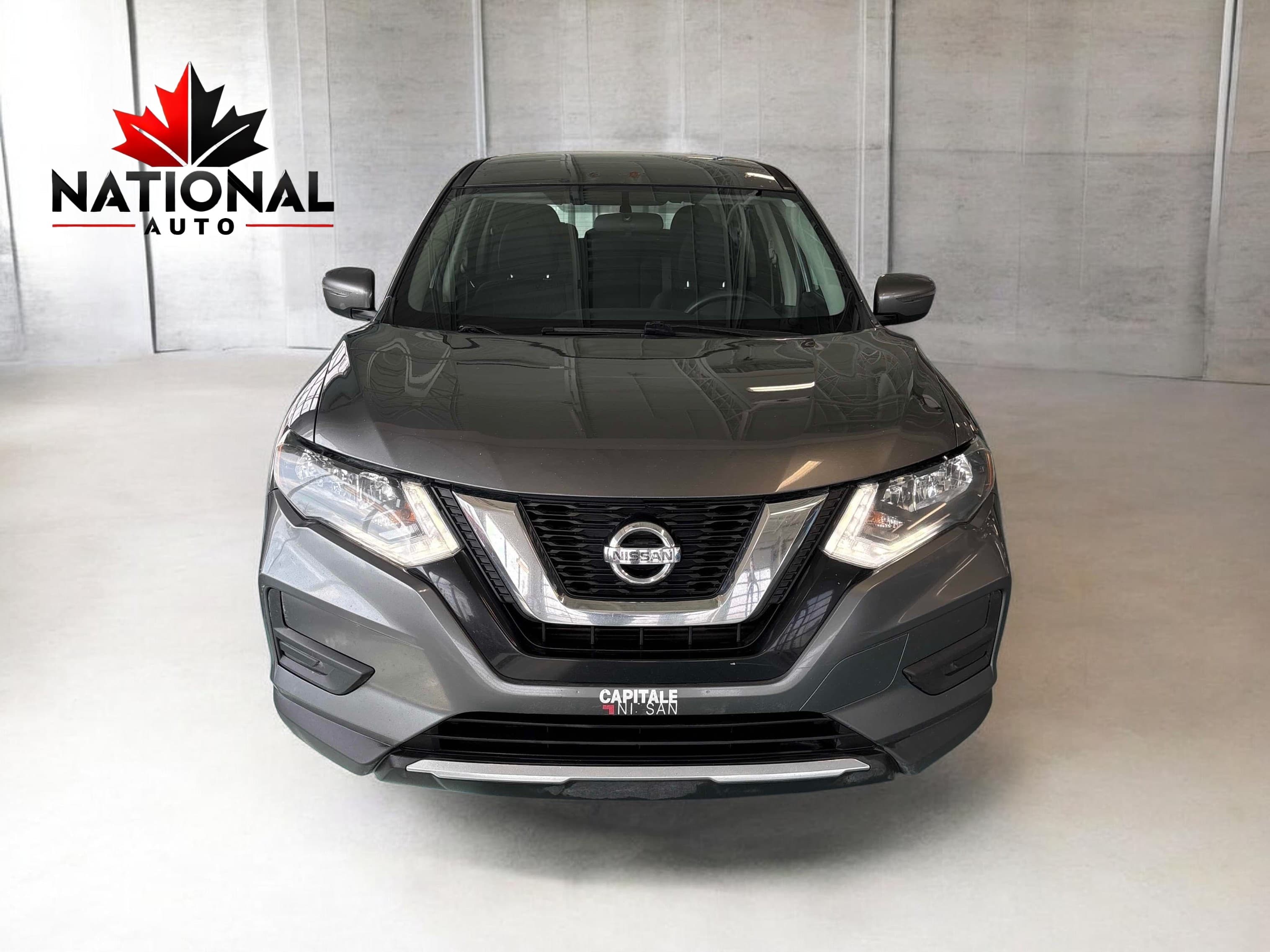 2017 Nissan Rogue SV photo 2